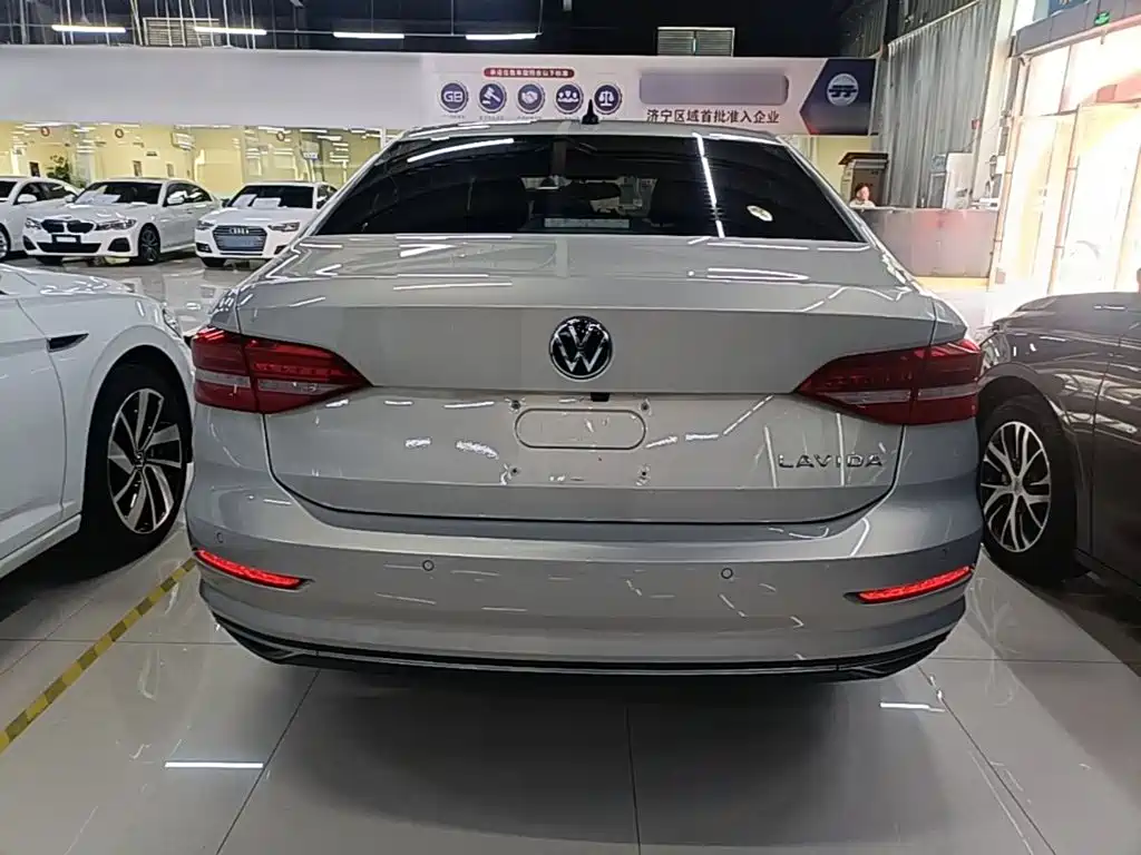 Volkswagen Lavida — миниатюра 6