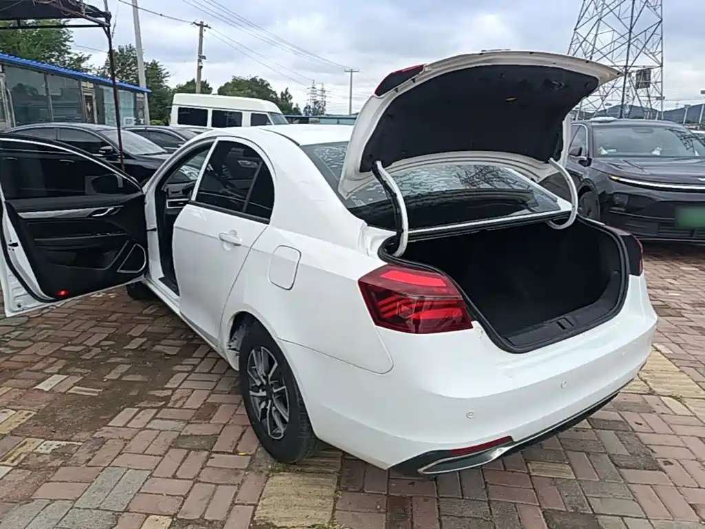 Geely Emgrand — миниатюра 5