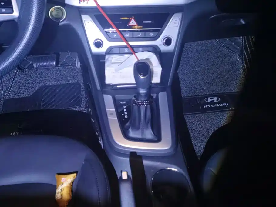 Hyundai Elantra — миниатюра 16