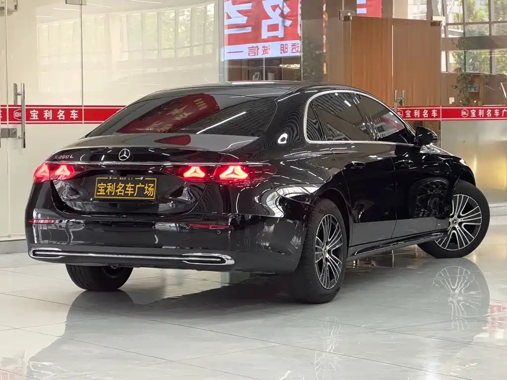 Mercedes-Benz E-Class — миниатюра 14