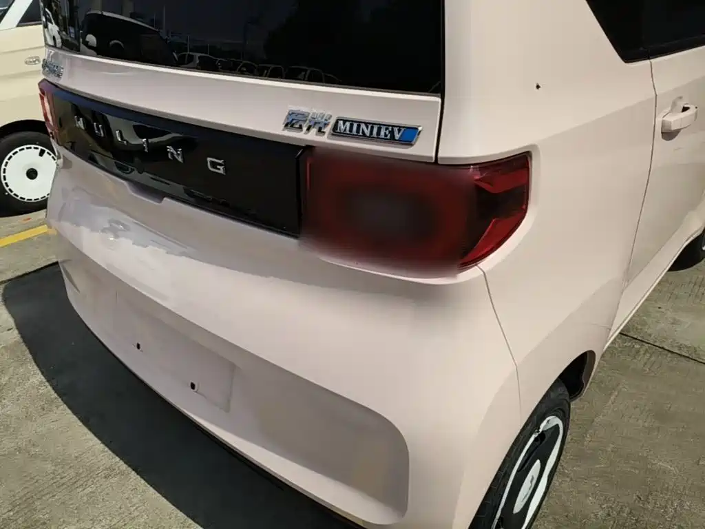 Wuling MINIEV — миниатюра 8