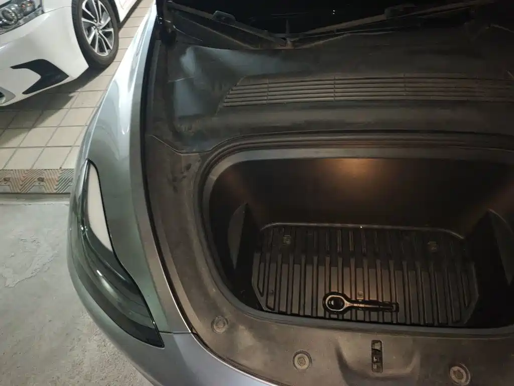 Tesla Model Y — миниатюра 19