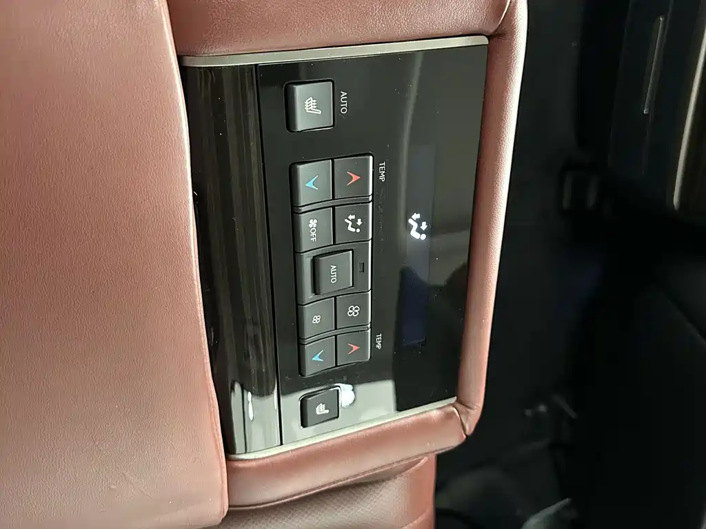 Lexus LX — миниатюра 12