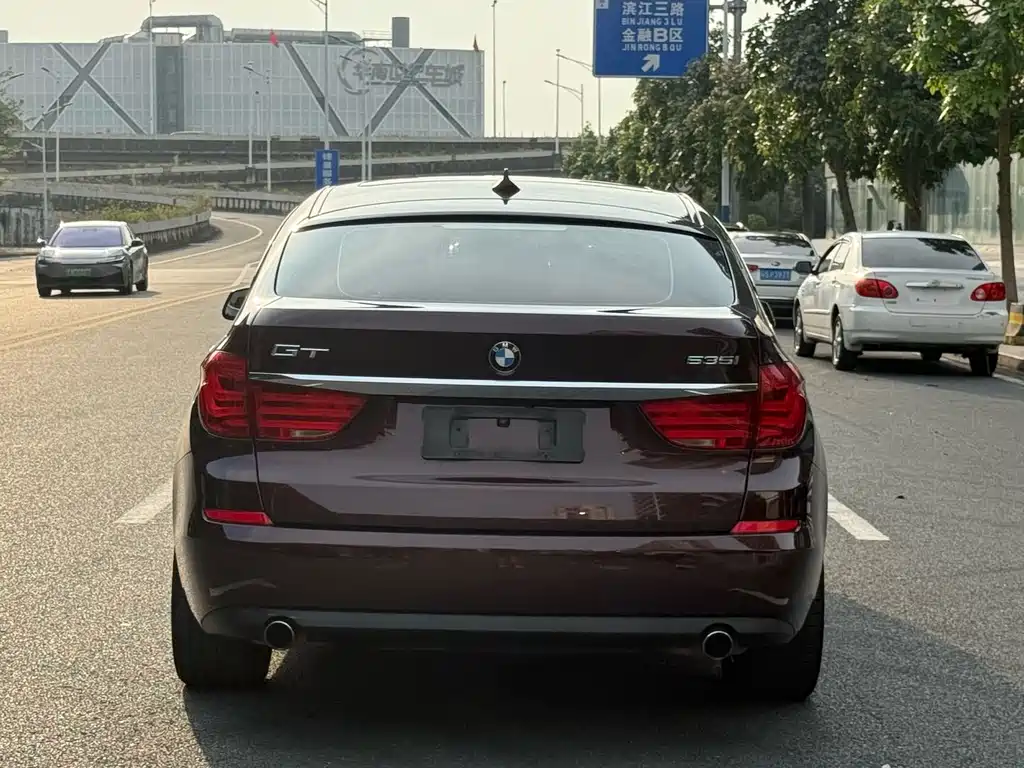 BMW 5 Series GT — миниатюра 5