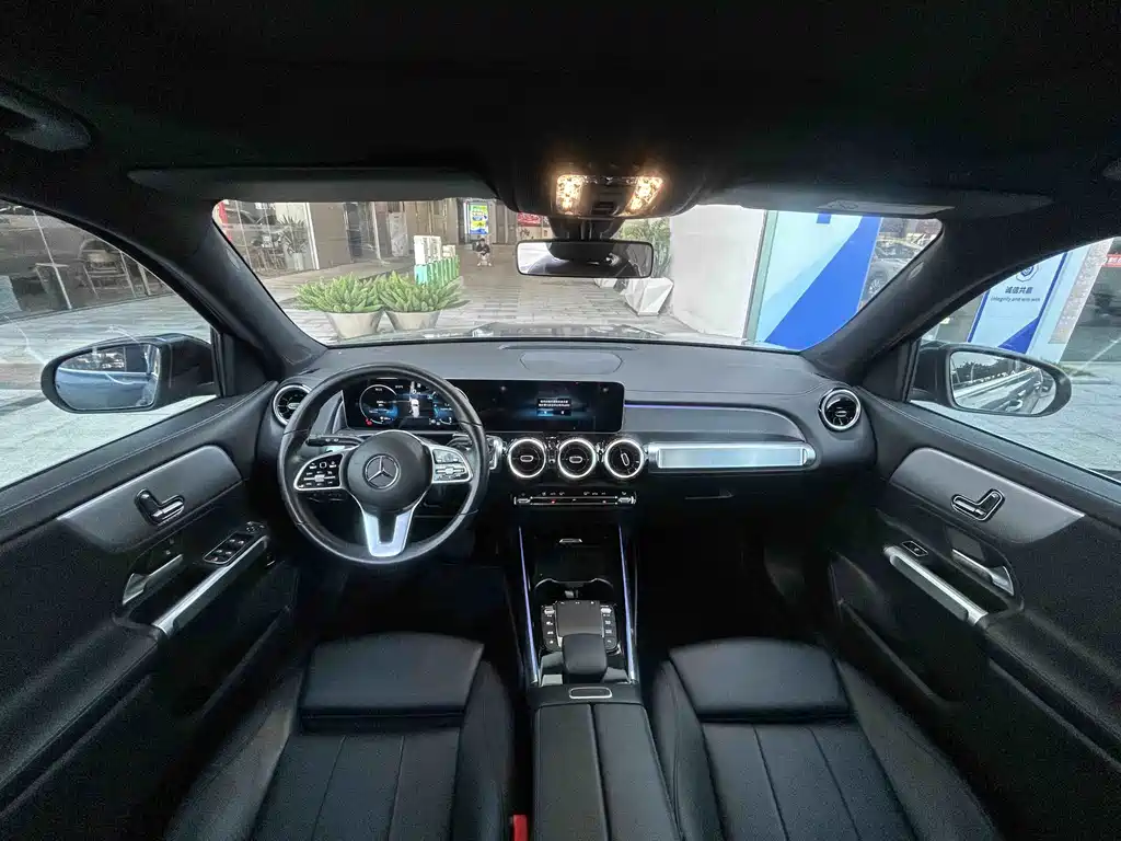 Mercedes-Benz GLB — миниатюра 8