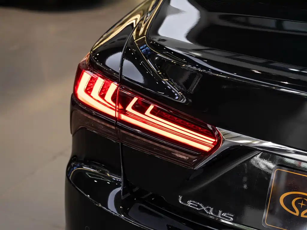 Lexus LS — миниатюра 7