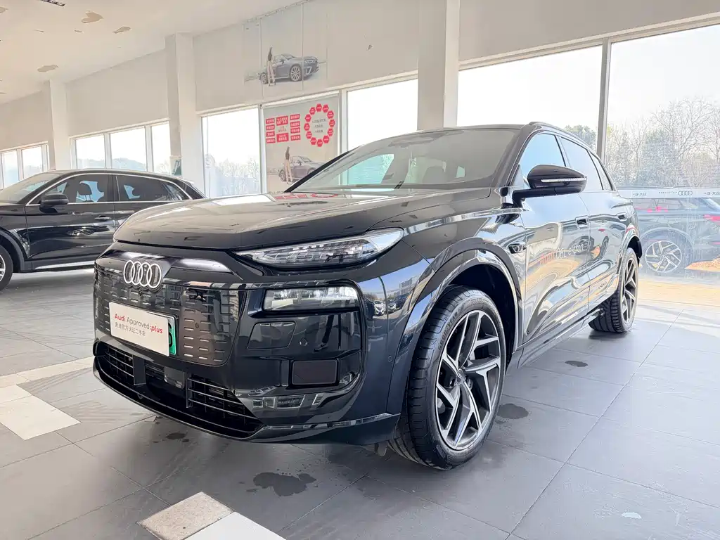 AUDI Q6L E TRON
