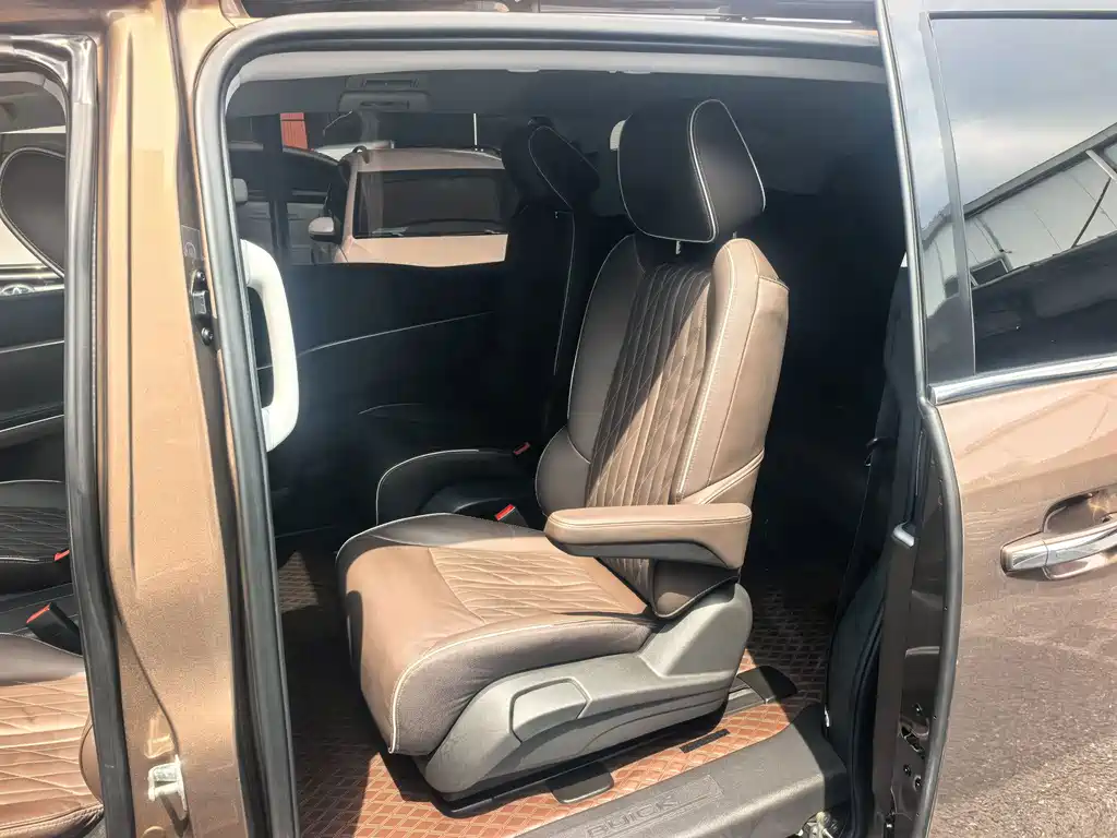 Buick GL8 — миниатюра 12
