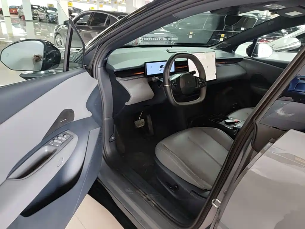 Lynk & Co 20 — миниатюра 16