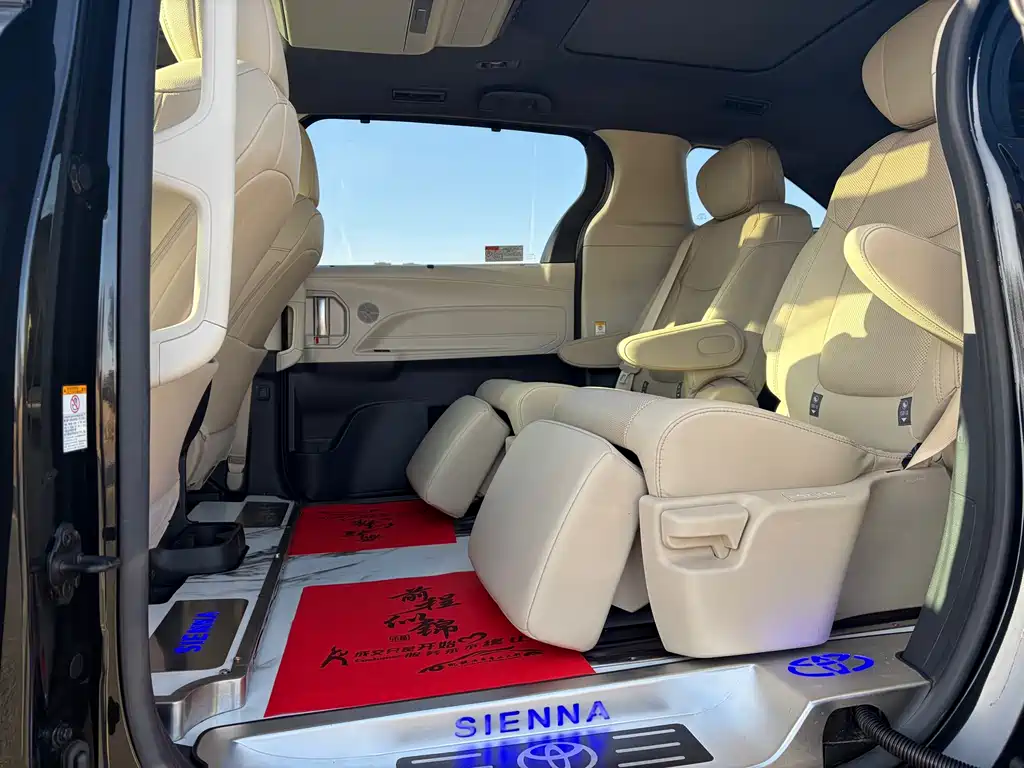 Toyota Sienna — миниатюра 9