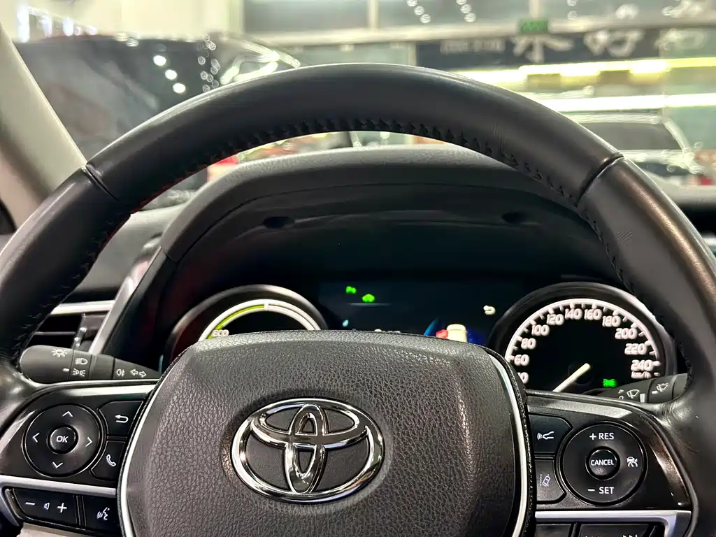 Toyota Camry — миниатюра 14