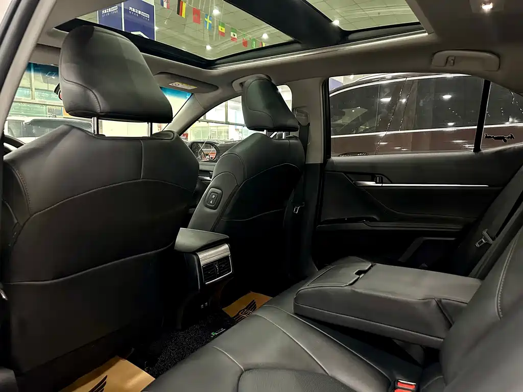 Toyota Camry — миниатюра 16