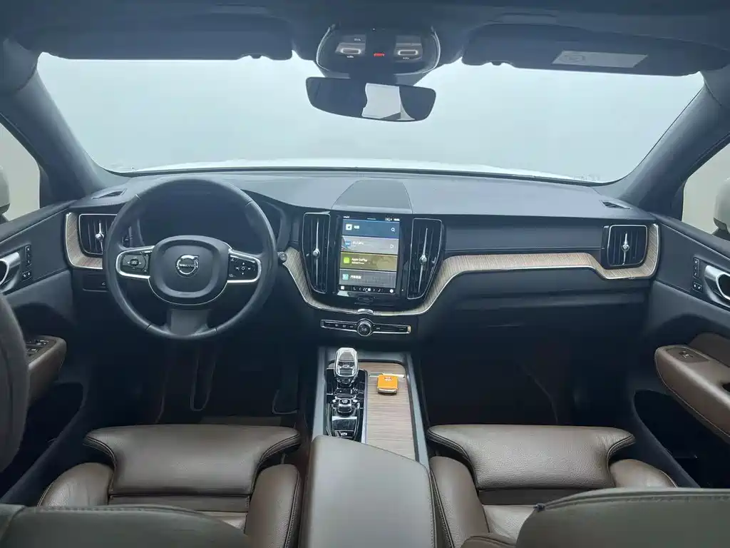 Volvo XC60 2024 B5 Luxury