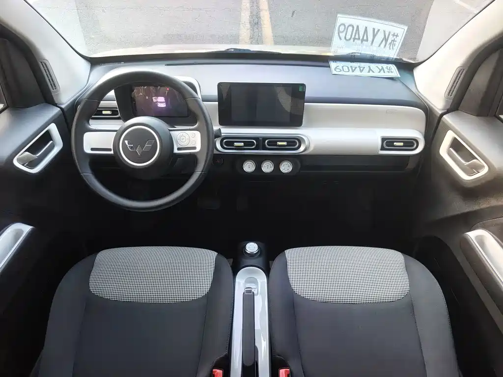 Wuling MINIEV — миниатюра 5