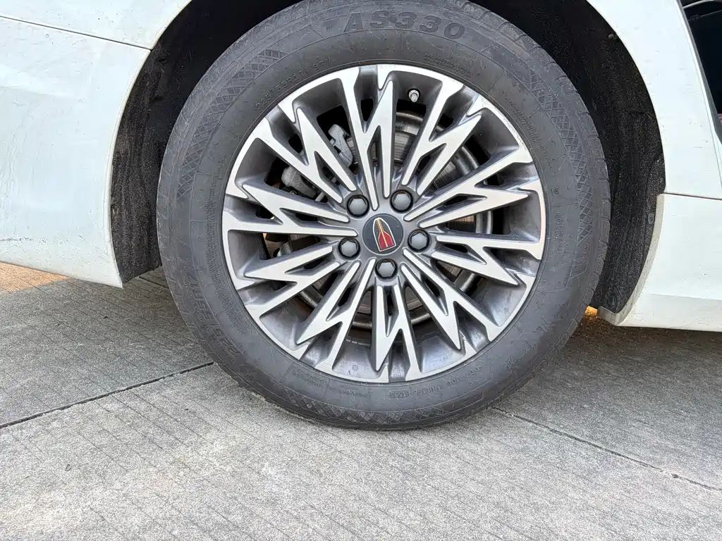 Hongqi Hongqi H5 — миниатюра 11
