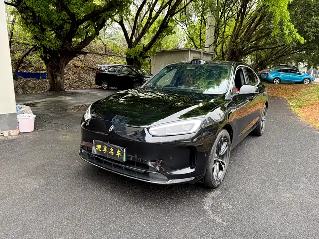 AITO ASK THE WORLD M5 2025