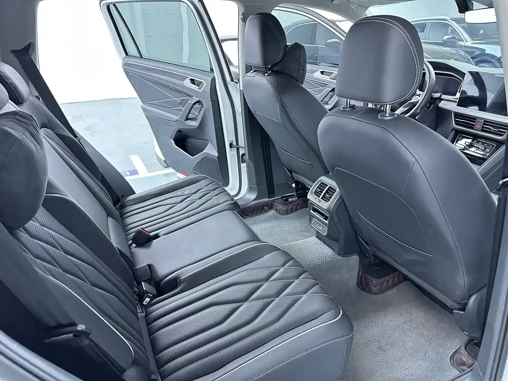 Volkswagen Tiguan L — миниатюра 15