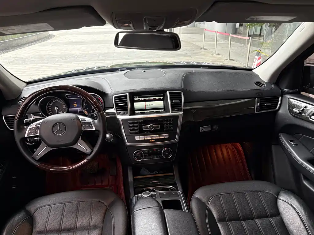 Mercedes-Benz GL-Class — миниатюра 11