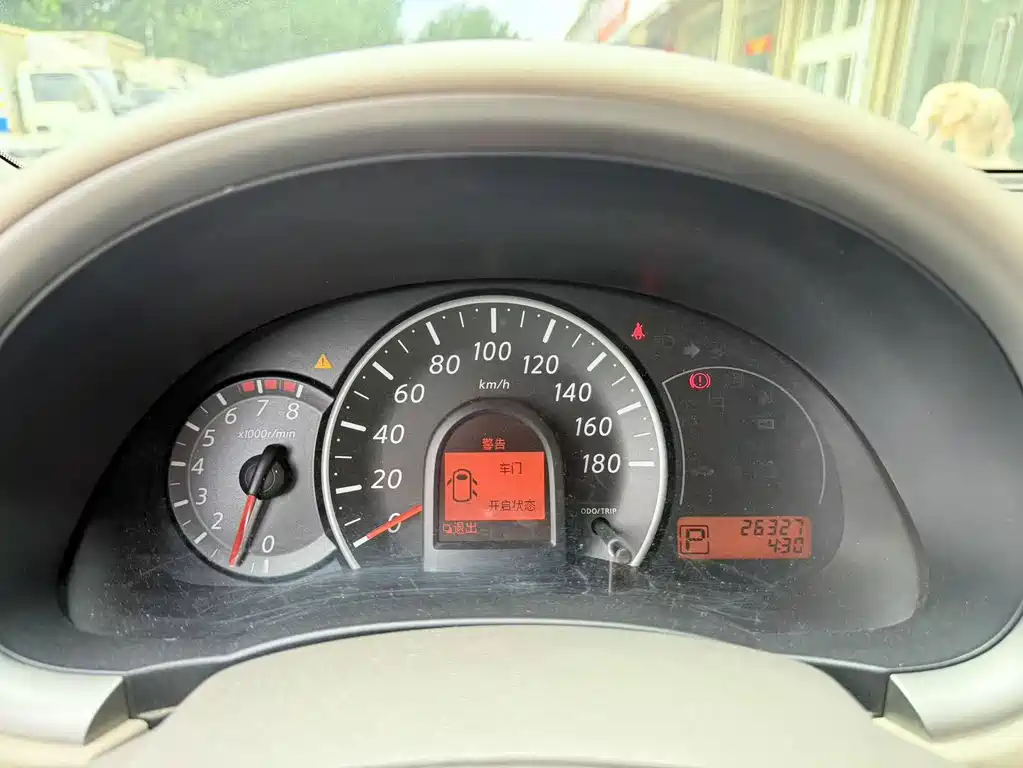 Nissan March — миниатюра 6