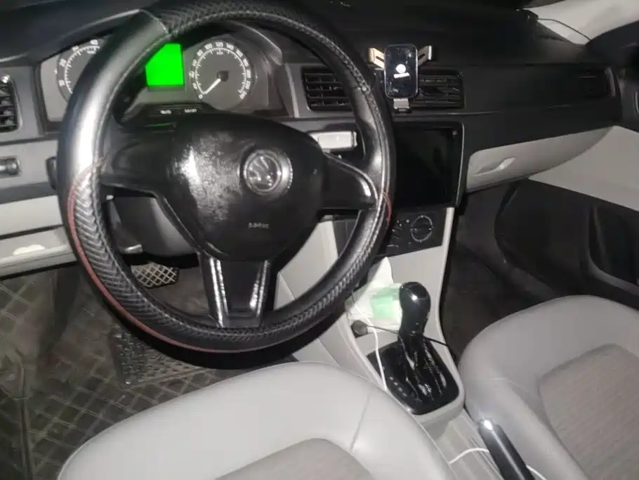 Skoda Rapid — миниатюра 12