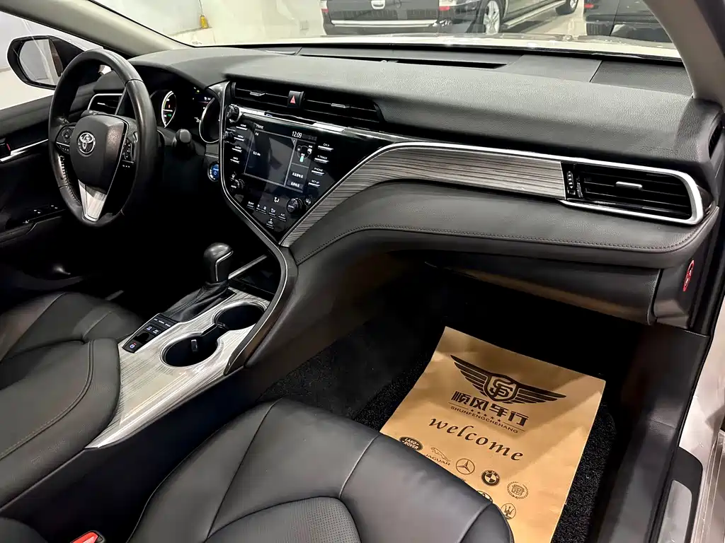 Toyota Camry — миниатюра 8