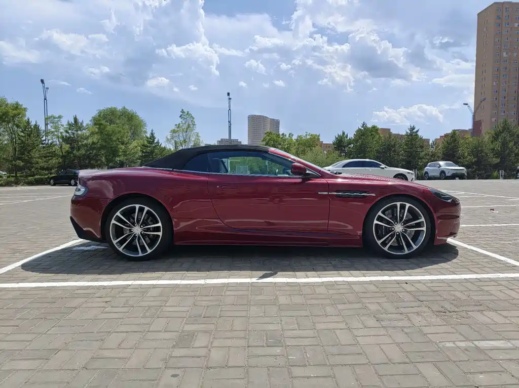 Aston Martin DBS — миниатюра 4