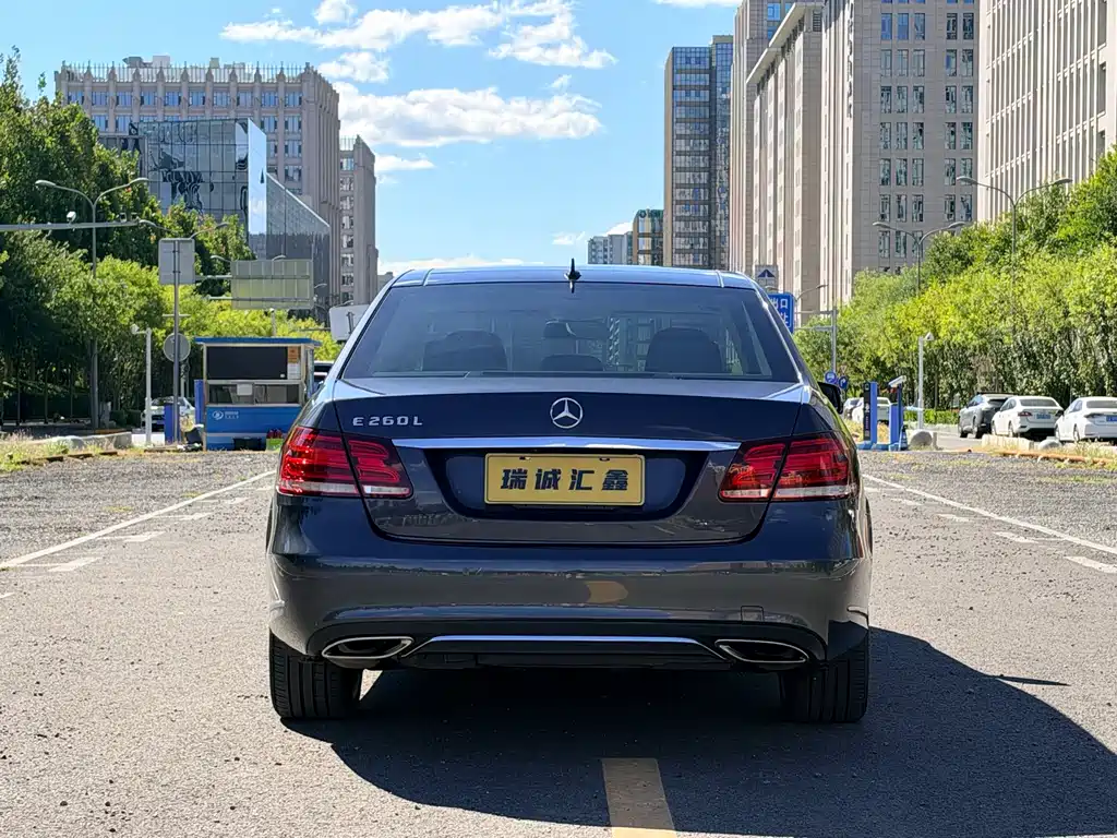 Mercedes-Benz E-Class — миниатюра 6