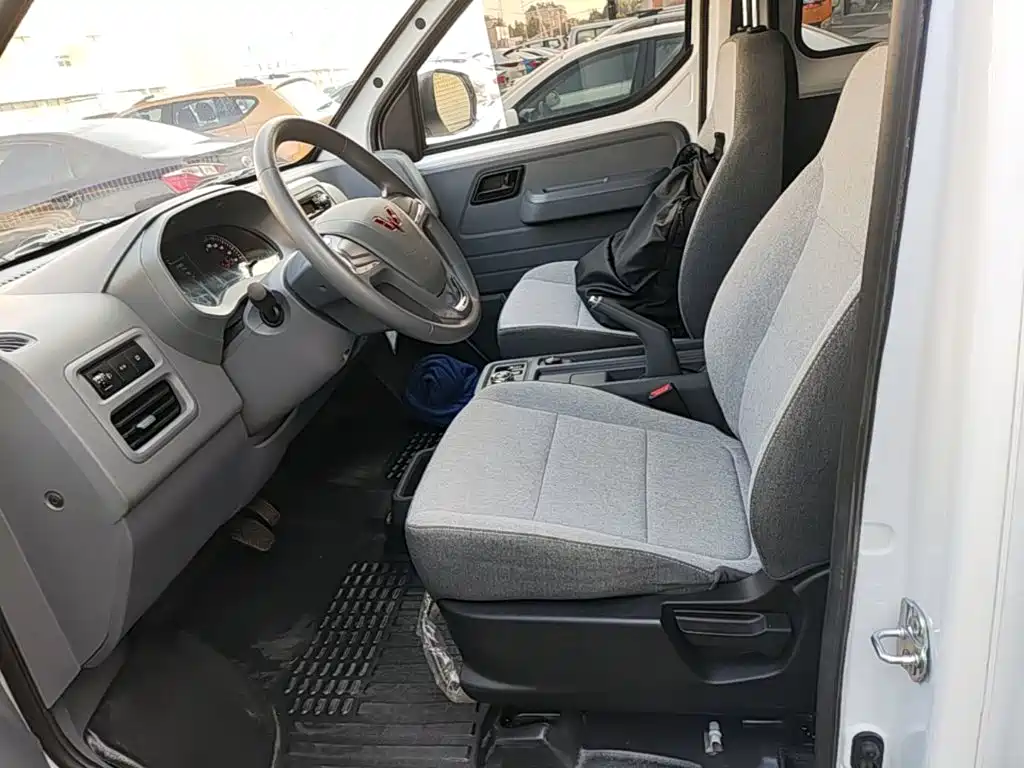 Wuling Yangguang — миниатюра 15