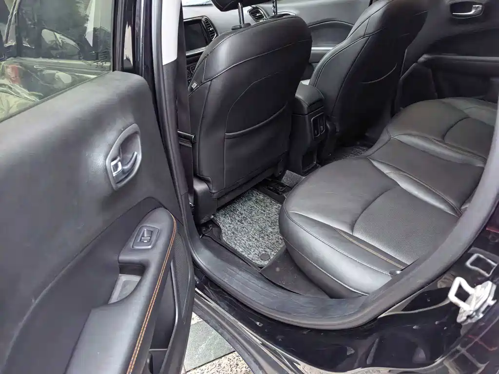 Jeep Compass — миниатюра 8
