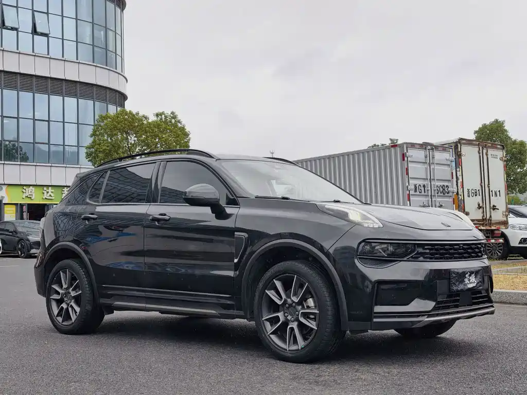 Lynk & Co 01 — миниатюра 2