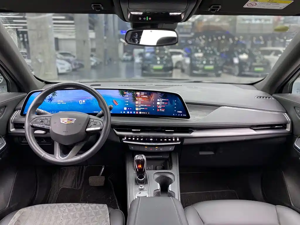 Cadillac XT4 — миниатюра 7