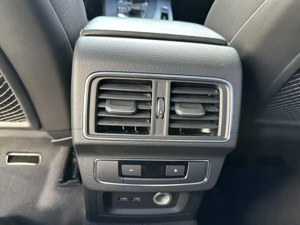 Audi Q5L — миниатюра 15