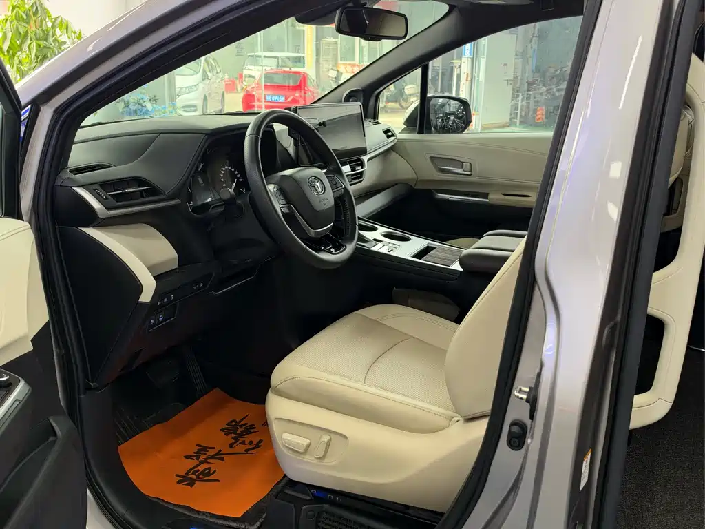 Toyota Sienna — миниатюра 6