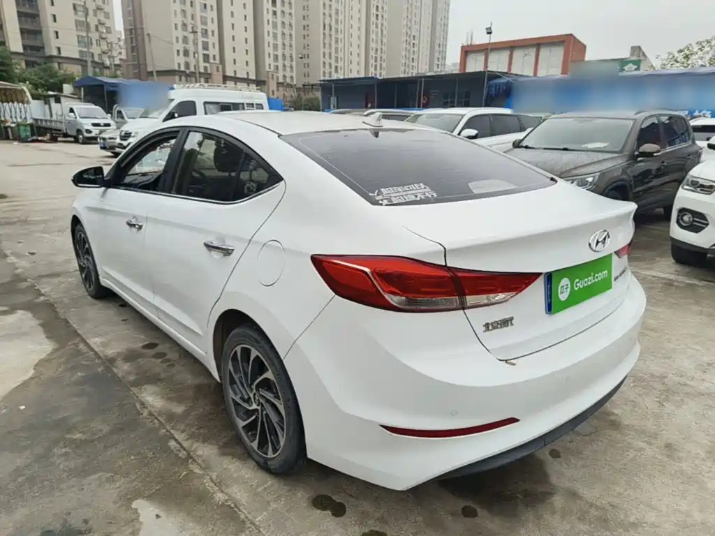 Hyundai Elantra — миниатюра 5