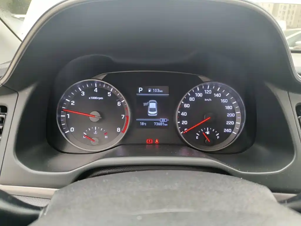 Hyundai Elantra — миниатюра 12