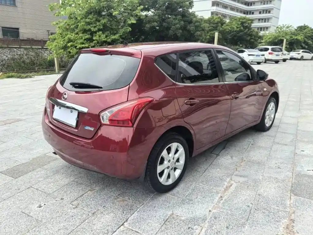 Nissan Tiida — миниатюра 4