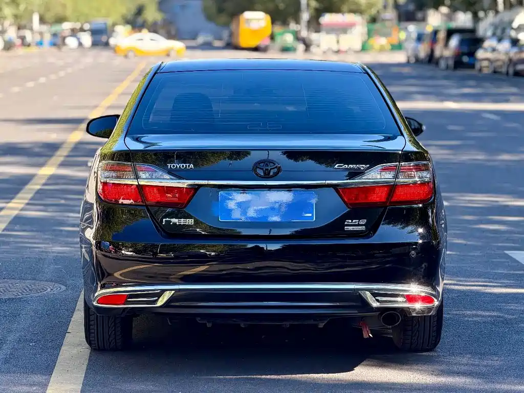 Toyota Camry — миниатюра 11