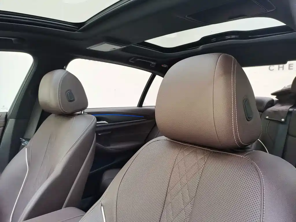 BMW 5 Series — миниатюра 12