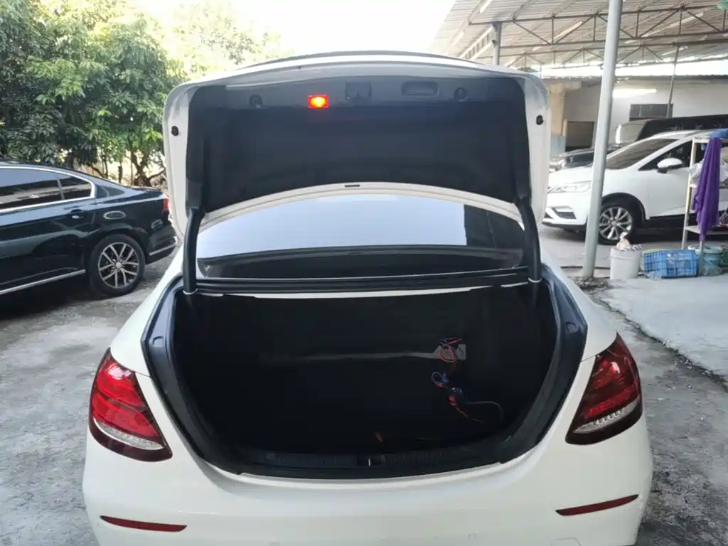 Mercedes-Benz E-Class — миниатюра 19