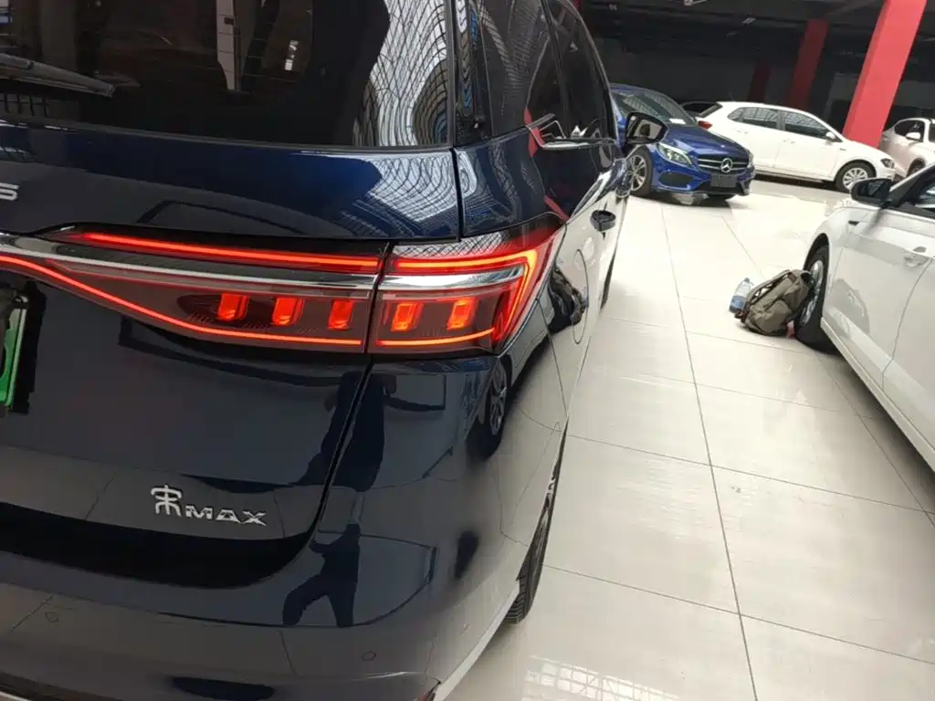 BYD MAX New Energy — миниатюра 8