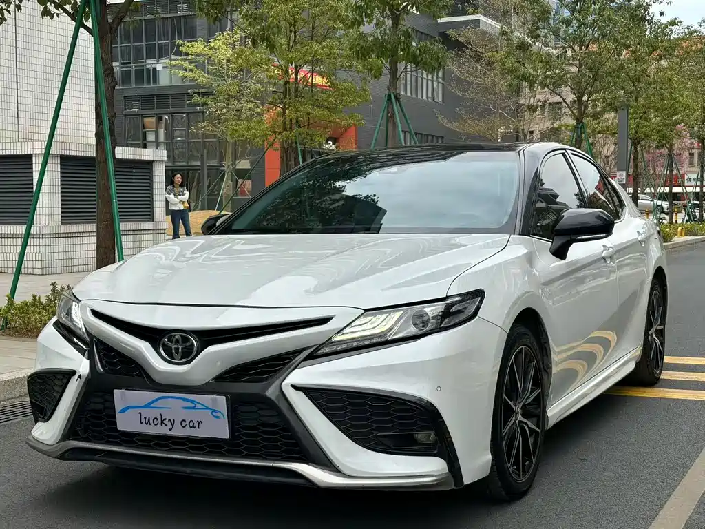 TOYOTA CAMRY