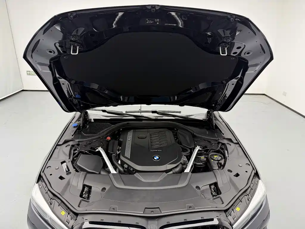 BMW 7 Series — миниатюра 17