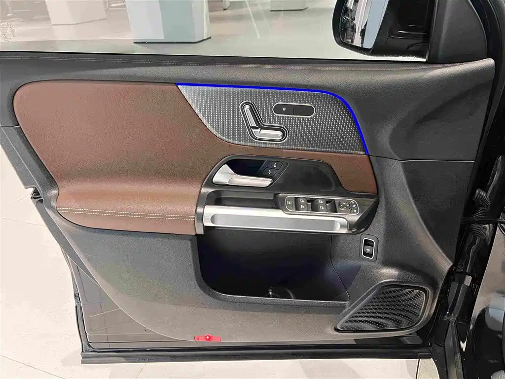 Mercedes-Benz GLB — миниатюра 21