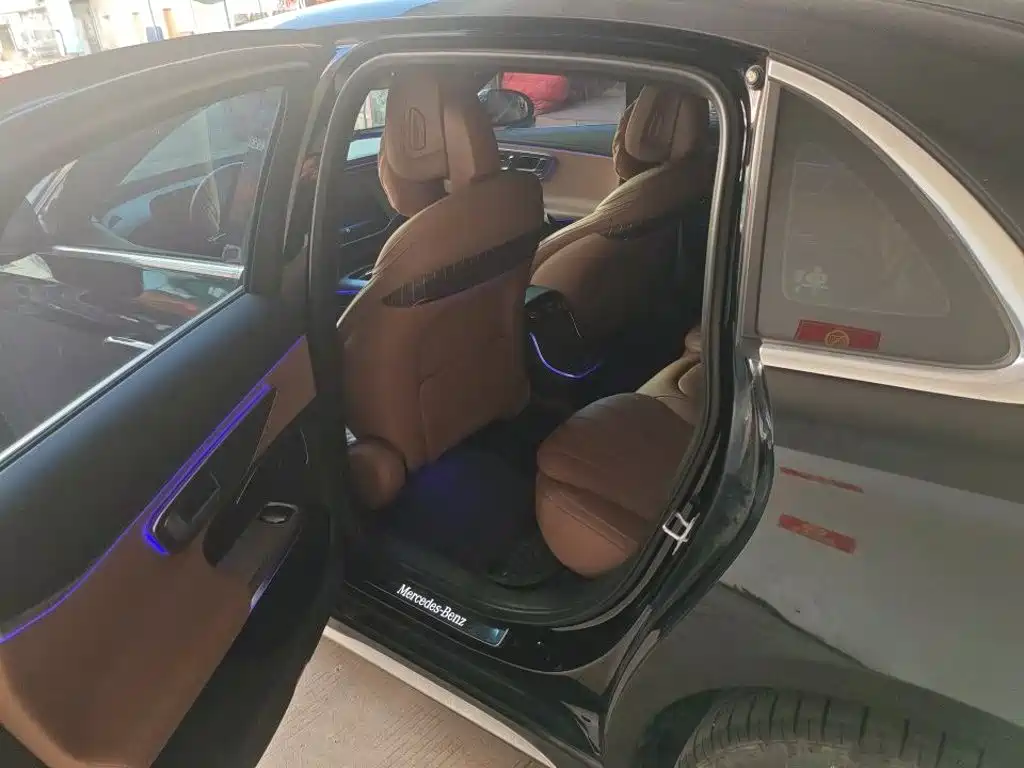 Mercedes-Benz E-Class — миниатюра 11