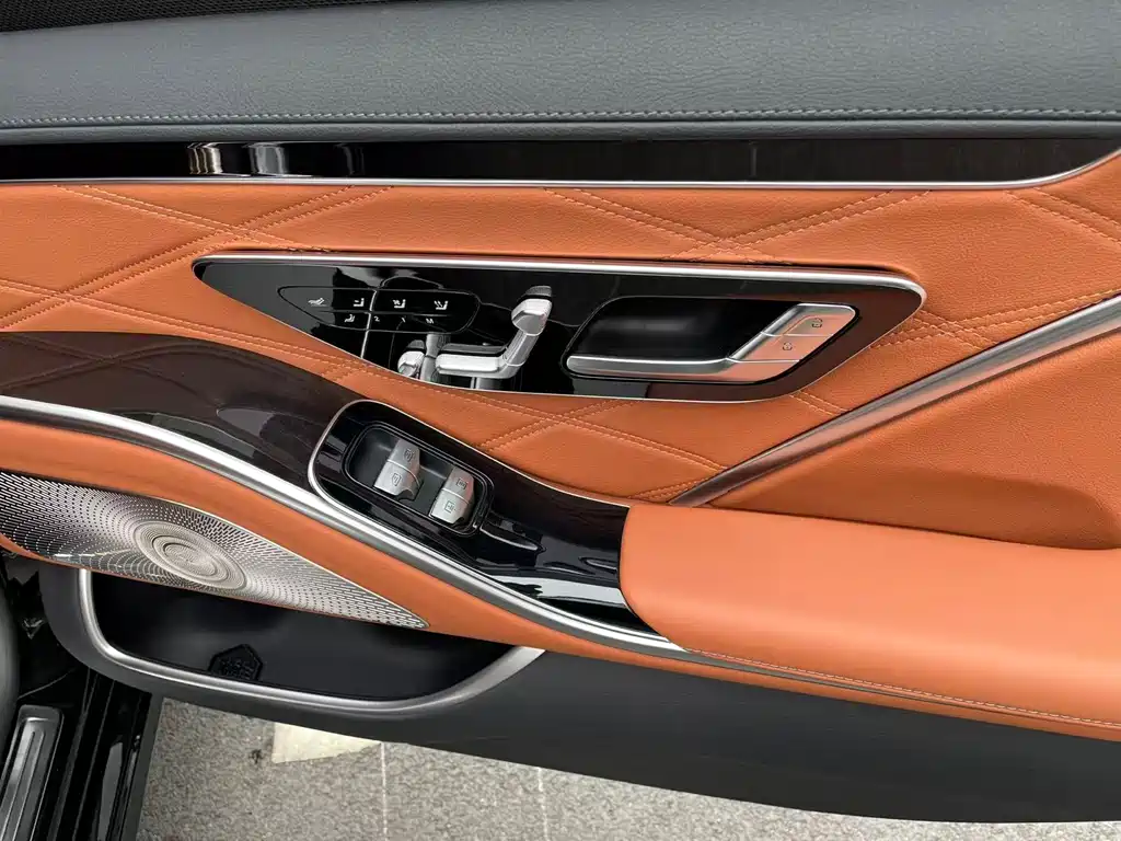 Mercedes-Benz S-Class — миниатюра 13
