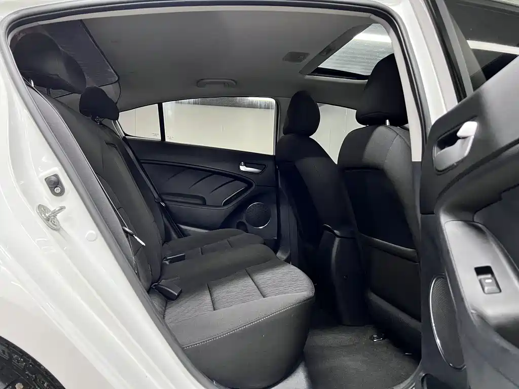 Kia K3 — миниатюра 10