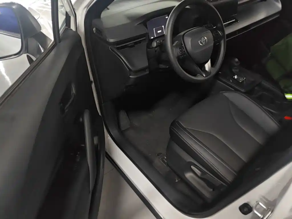 Toyota Corolla Cross — миниатюра 16