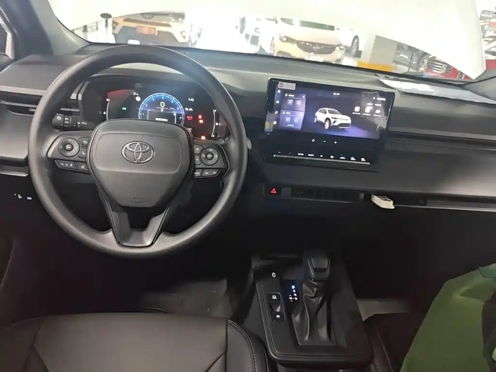 Toyota Corolla Cross — миниатюра 10