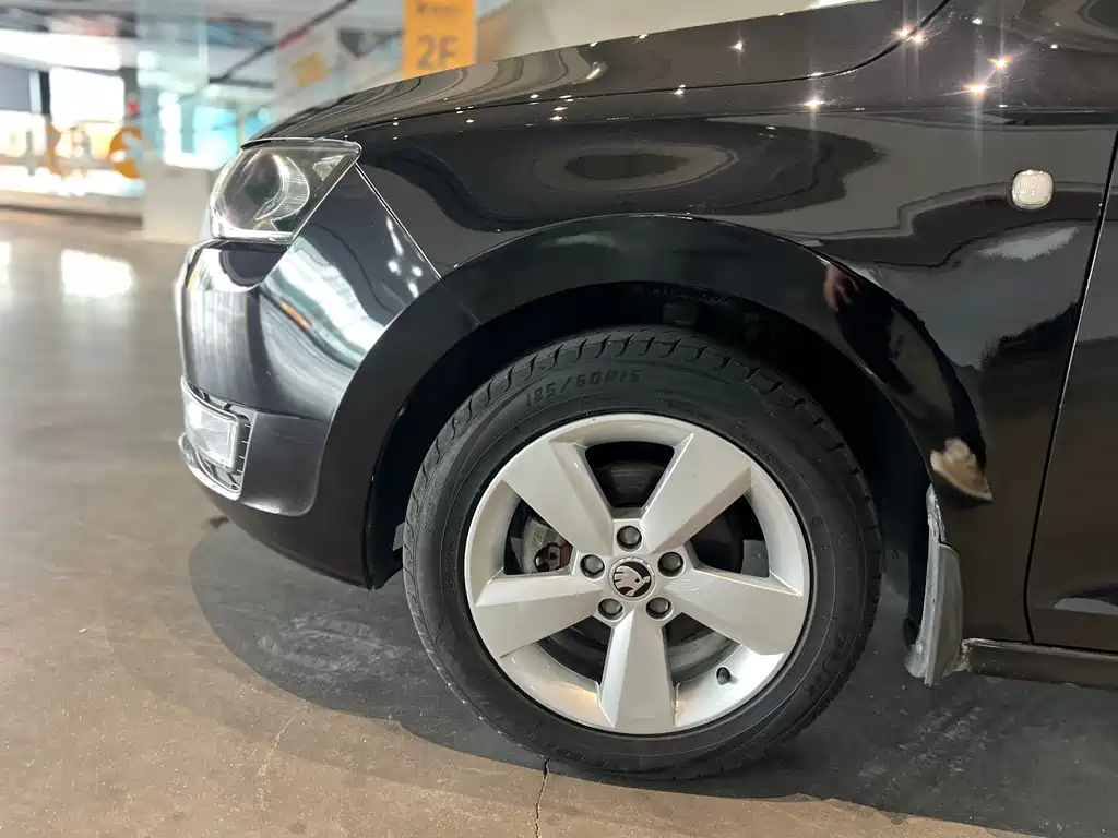 Skoda Rapid — миниатюра 15