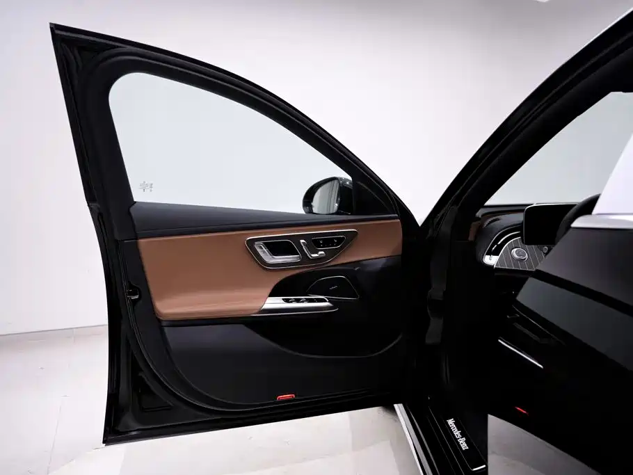 Mercedes-Benz E-Class — миниатюра 17